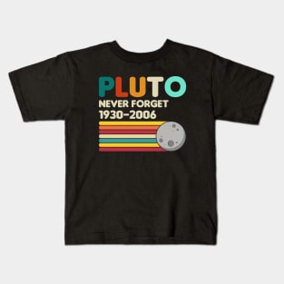 Pluto Never Forget - Retro Vintage Kids T-Shirt